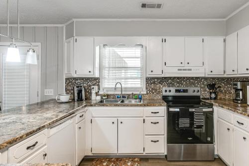2 Mi to Dtwn Vidalia! Pet-Friendly Retreat w/ Yard in فداليا