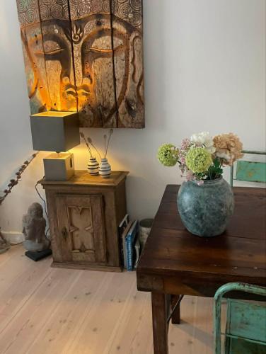 Townhouse appartment with two cuddly cats in the center of Elsingore close to beach and Hamlets cast in Helsingor