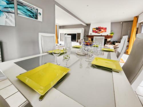 Létesítmények, Maison Spacieuse et Confortable avec Grand Jardin in Tancrou