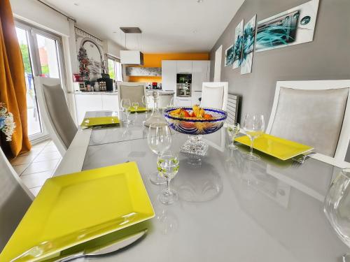 Létesítmények, Maison Spacieuse et Confortable avec Grand Jardin in Tancrou
