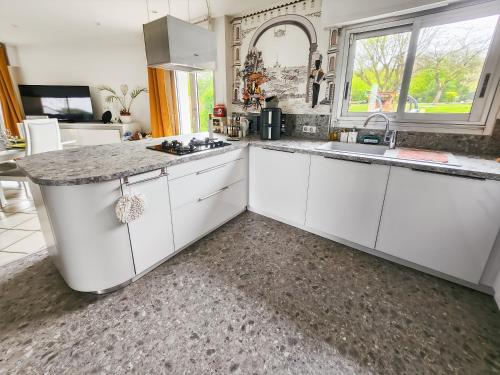 Maison Spacieuse et Confortable avec Grand Jardin in Tancrou