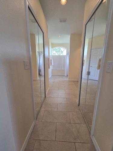 Vannas istaba, Accessible-Friendly Pool Retreat Extended Stay Welcome in River Hills Masters (FL)