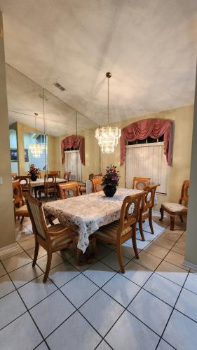 Iekārtas, Accessible-Friendly Pool Retreat Extended Stay Welcome in River Hills Masters (FL)