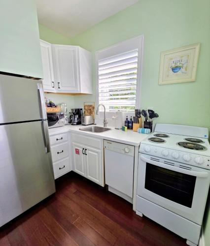 Two Duval Street Suites w pool - image 3