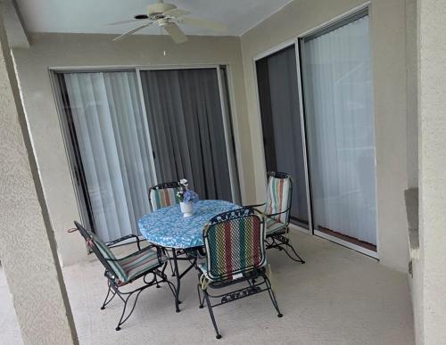 Balkons/terase, Accessible-Friendly Pool Retreat Extended Stay Welcome in River Hills Masters (FL)