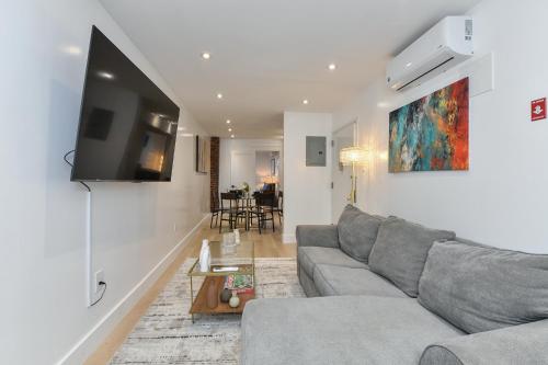 The New York Minute Apt -3 bedrooms -Sleeps 13