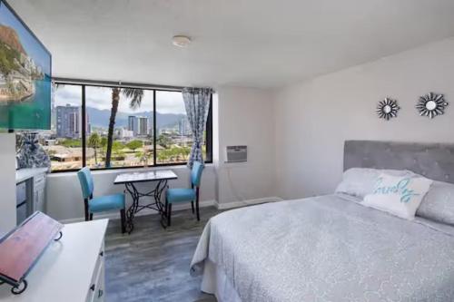 Hawaiian Monarch Upgraded Modern Studio