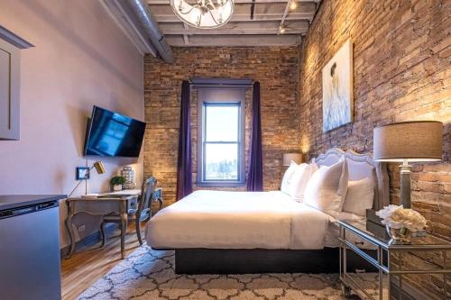 Hip Urban Loft - Small Town Charm -124 LOFTS #3 in West Dundee, USA