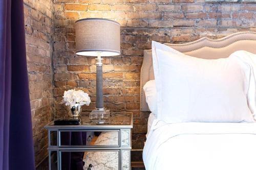 Hip Urban Loft - Small Town Charm -124 LOFTS #3 in West Dundee, USA