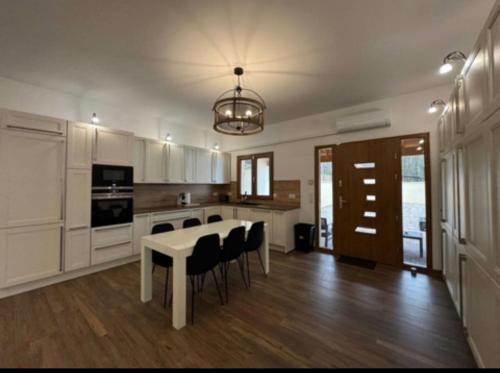 Maison spacieuse avec cour privée a 10 min Disney