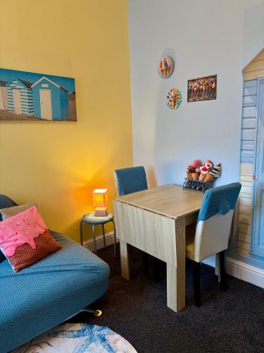 Winter Gardens Flat 3 - Family Apartment