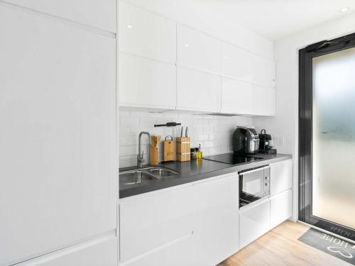 Modern Indigo Bay Studio 3 Min Walk To Beach in Indigo Bay