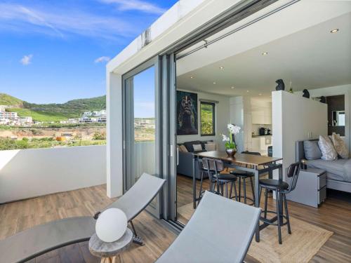 Modern Indigo Bay Studio 3 Min Walk To Beach in Indigo Bay