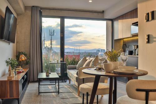 Modern 1BR near Revolución Monument with Views Balcony & Gym