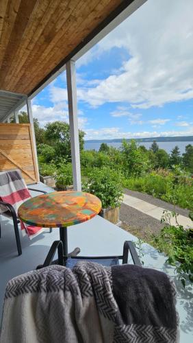 Kilátás, Suite 2 Flèche du fjord vue Saguenay Mont Valin (Suite 2 Fleche du fjord vue Saguenay Mont Valin) in Saint-Fulgence (QC)