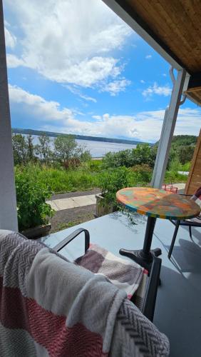 Kilátás, Suite 2 Flèche du fjord vue Saguenay Mont Valin (Suite 2 Fleche du fjord vue Saguenay Mont Valin) in Saint-Fulgence (QC)