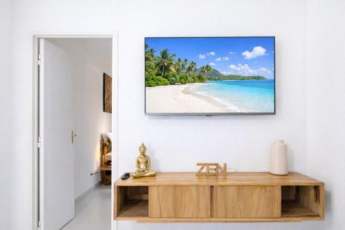 L' É'sens Karaïbes (L' E'sens Karaibes) in Les Abymes