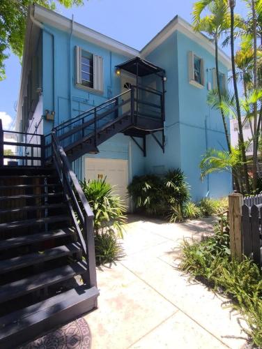 Two Duval Street Condos w parking and pool - image 4