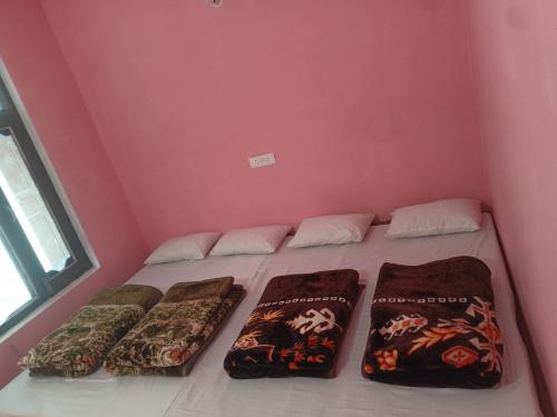 5 double beds