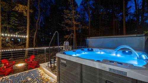 Somerset Lodge by AvantStay Hot Tub Lake Access Community Amenities in East Stroudsburg, USA