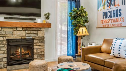 Somerset Lodge by AvantStay Hot Tub Lake Access Community Amenities in East Stroudsburg, USA