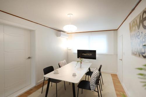 Stay 2929 Large 3 Bedroom for 8 near Hongdae Itaewon DMC 사진 4
