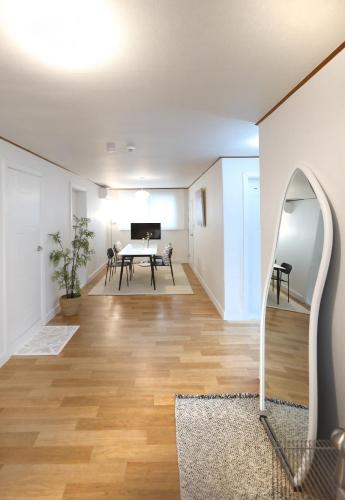 Stay 2929 Large 3 Bedroom for 8 near Hongdae Itaewon DMC 사진 3