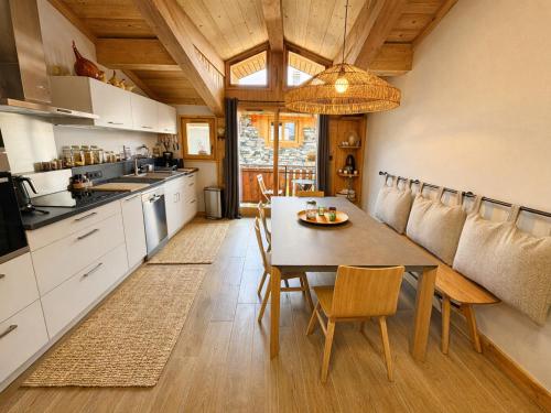Maison de village rénovée à St Marcel, 4 pièces, 6 pers., proche pistes et commerces - FR-1-452-381 – khách sạn tại Saint Marcel