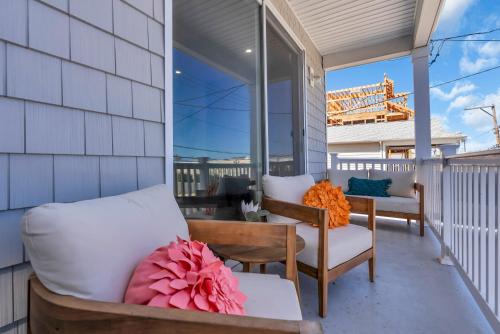 1 Block to Beach, Park 3 cars, Game Room and Balcony in Seaside Heights, USA