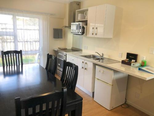 virtuve, Twin Coast Adventures Motel & Cycle Hire in Kaikohe