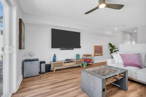 1 Block to Beach, Park 3 cars, Game Room and Balcony in Seaside Heights, USA