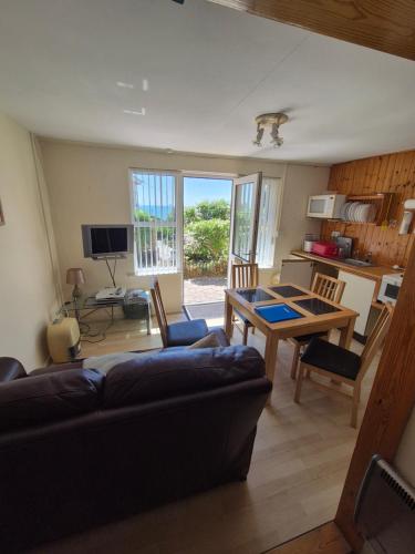 Westcliffe chalets channel view in Chale
