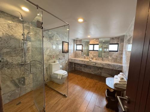 room detail thumbnail 2