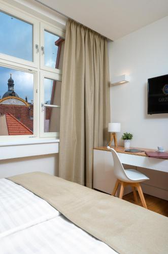 Hotel Garden Court - image 2