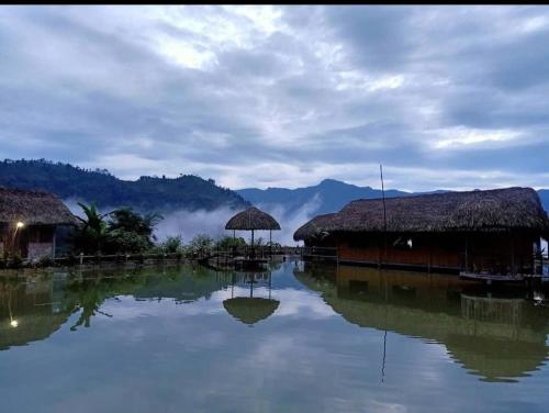 Bậc Thang Vàng Homestay (Bac Thang Vang Homestay) in Nam Pi