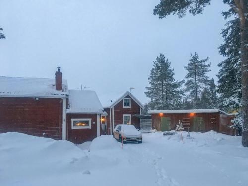 숙소 외관, 18Th-Century Timber House By Sea Bay Near Umeå (18Th-Century Timber House By Sea Bay Near Umea) in 홀름순드