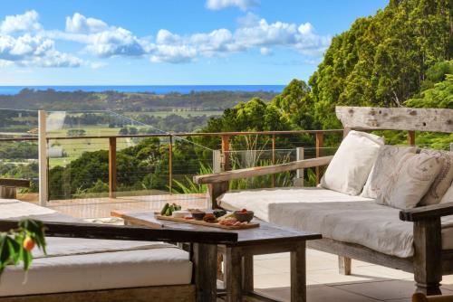 Oluka Vista Panoramic Hill Top Estate w Pool Cinema Tennis Court in Mullumbimby Creek