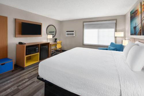 Days Inn by Wyndham Pierre - image 2