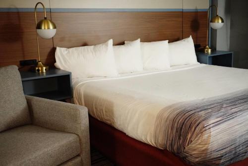 AmericInn by Wyndham Forest Lake - image 42