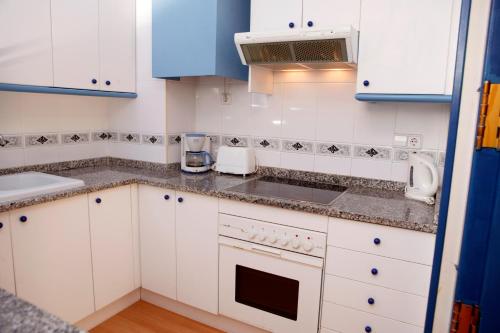 Hola Sitges Apartments - image 3