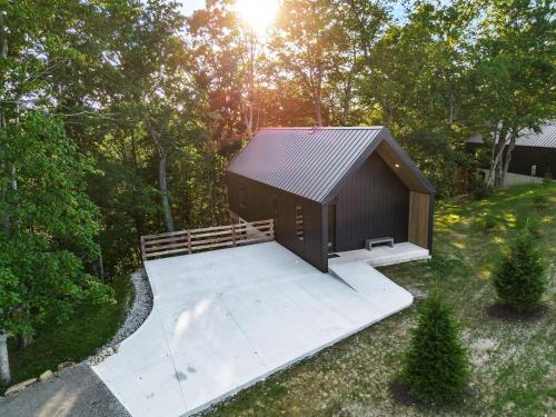 Birch at Arcadia Hills Luxury Couples Cabin in New Plymouth (OH)
