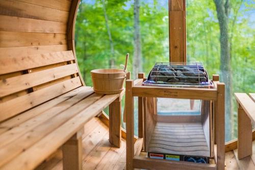 Birch at Arcadia Hills Luxury Couples Cabin in New Plymouth (OH)