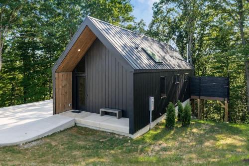 Birch at Arcadia Hills Luxury Couples Cabin in New Plymouth (OH)