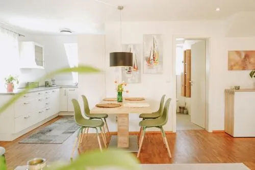 SEEMOMENTE Premium Apartment Bodensee Familienfreundlich 3 Zimmer Balkon Messe Spieleland in Meckenbeuren, Deutschland