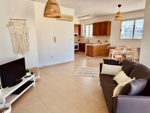 Boho Sun Retreat - Airy 2BR - Walk2Beach - Larnaca — other in AROCARIA COURT RESIDENCE FLAT 302, Neokli Kyriazi street No.1 , Larnaka Cyprus, 6012