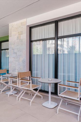 Ресторан, Mega Hostel in Саранда