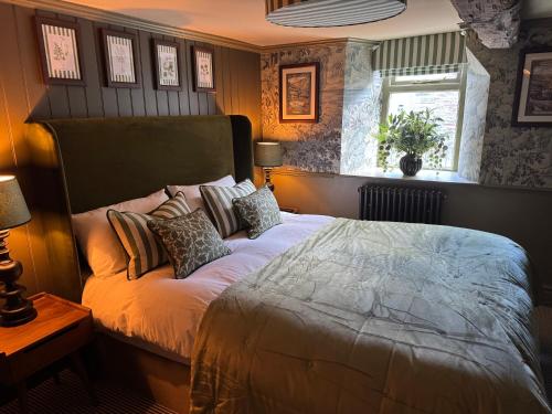 The Unicorn, Ambleside - Tap to explore photos