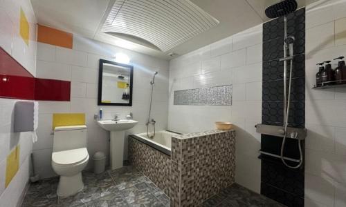 room detail thumbnail 2