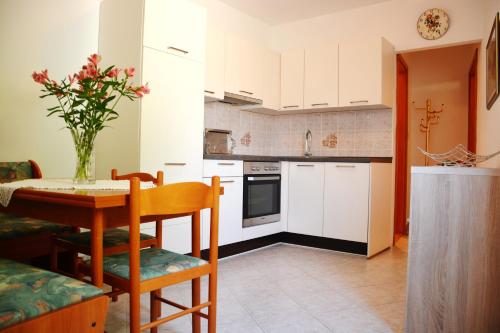 Apartments Mladinić - image 10
