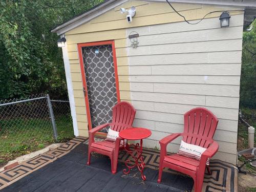 Adorable tiny house near Mercedes Benz Stadium in Vine City